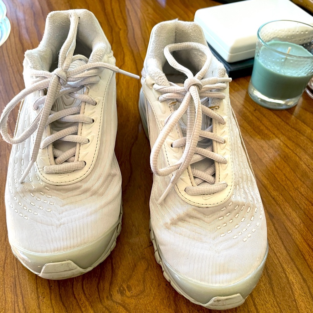 NIKE - Picture 2 of 5